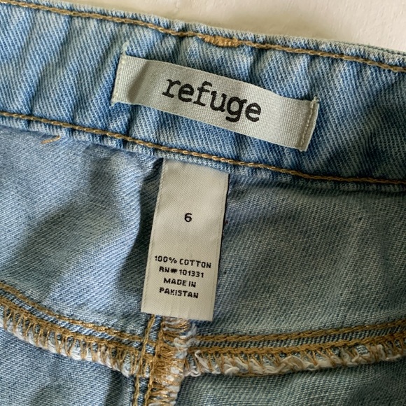 Very distressed jeans - Picture 3 of 3